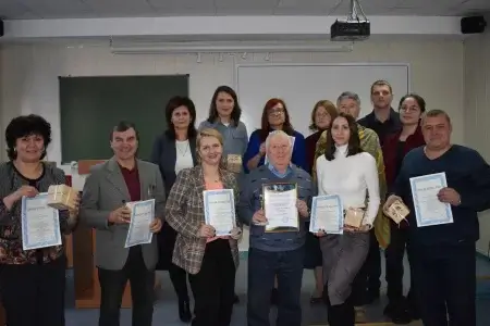 Студенты Иркутского филиала РУС «ГЦОЛИФК» поздравили преподавателей с их профессиональным праздником