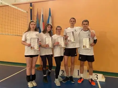 Студенты 1 курса Иркутского филиала приняли участие в любительском турнире по волейболу «Новогодний кубок»