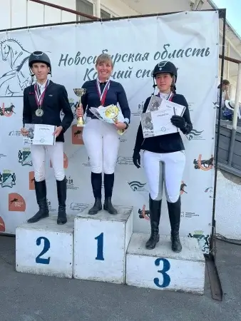 Выпускница филиала Анастасия Тихомирова призер чемпионата СФО по конному спорту
