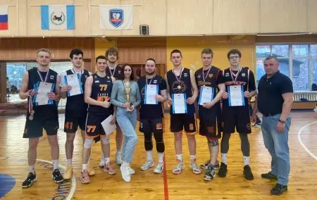 Команда Иркутского филиала по баскетболу серебряный призер спартакиады ВУЗов